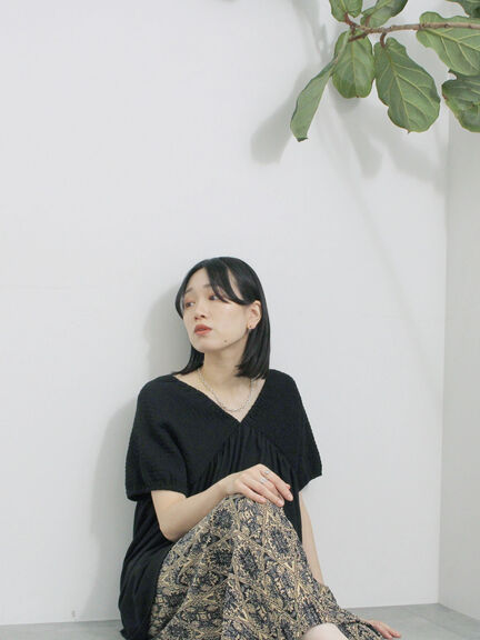 ◎【接触冷感】シャーリングVネックプルオーバー（オフホワイト/ブラック/ブルー）｜Samansa Mos2 blue（サマンサモスモス ブルー）通販