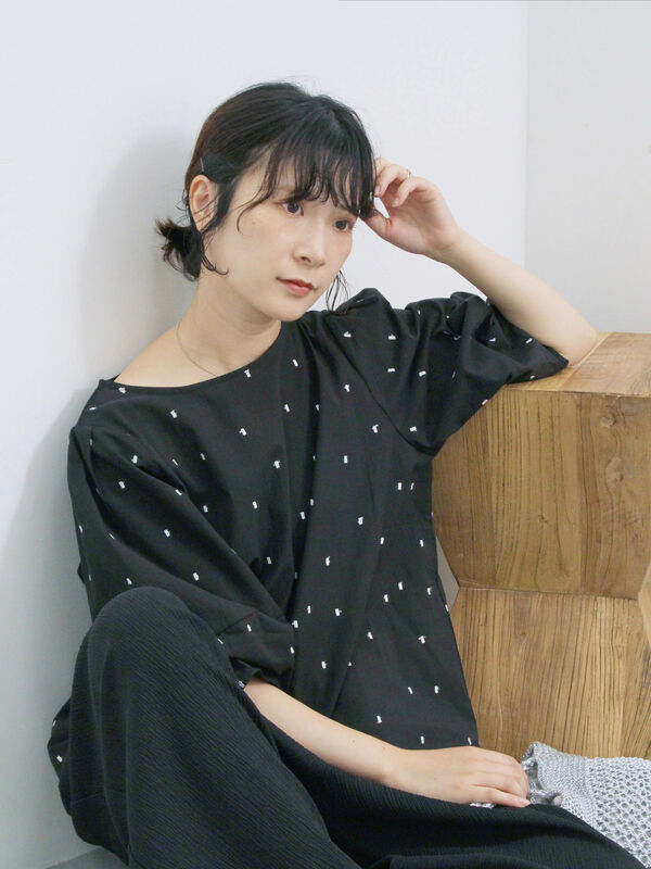 セール】 ◎ドット刺繍ブラウス（オフホワイト/ブラック