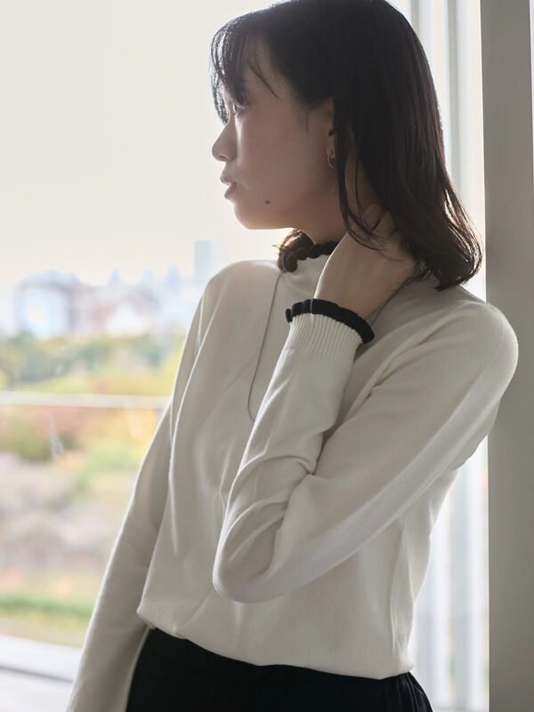 セール】 配色フリル衿ニットプルオーバー（オフホワイト/ブラック