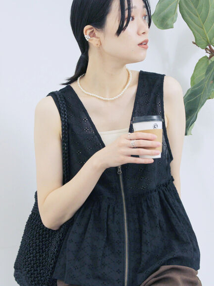 カットワークレースベスト（オフホワイト/チャコールグレー/ベージュ）｜Samansa Mos2 blue（サマンサモスモス ブルー）通販