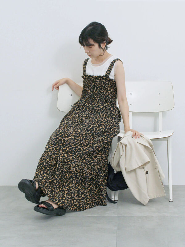 セール】 花柄シャーリングワンピース（オフホワイト/グレー/ブラック