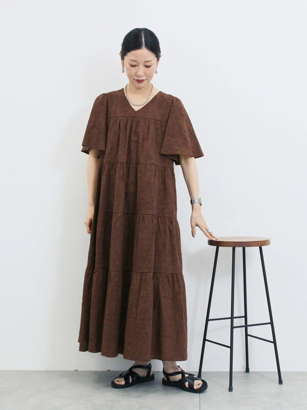 セール】 花ジャガードティアードワンピース（ブラック/ボルドー