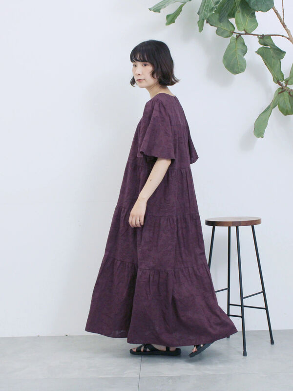 セール】 花ジャガードティアードワンピース（ブラック/ボルドー