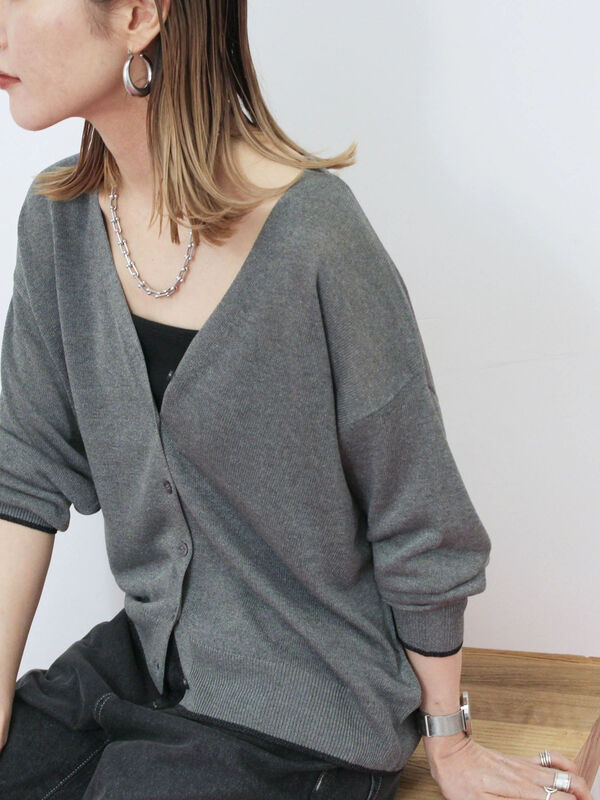 セール】 配色Vネックカーディガン（チャコールグレー/ベージュ/S