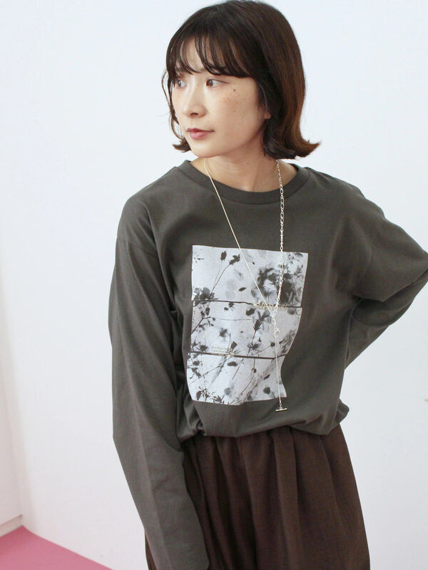 セール】 箔フォトプリントロンT（オフホワイト/グレー