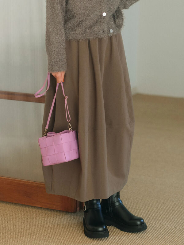 stina カーキスカート 機能性・トレンド・抜け感を兼ね備えた“カーキ色”のスカートが