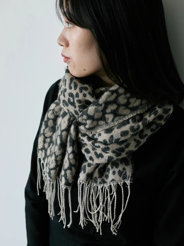 セール】 レオパードマフラー（チャコールグレー/ベージュ
