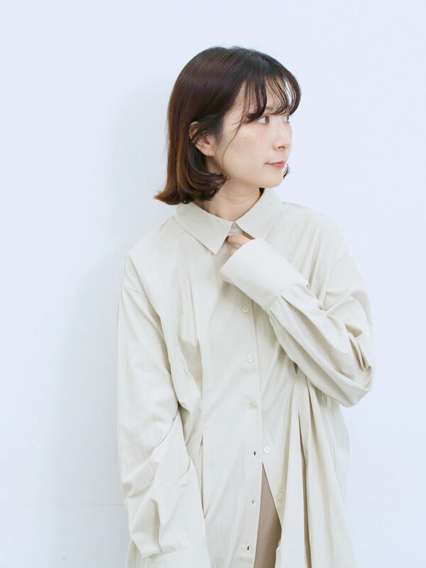 セール】 ◎マットサテンタックシャツ（チャコールグレー/ベージュ