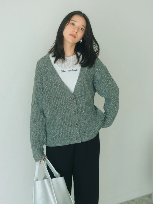 ラメニットVネックカーディガン（チャコールグレー/ライトベージュ