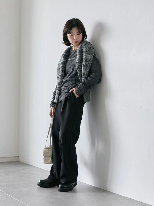 シアージャガードロゴ入りプルオーバー（オフホワイト