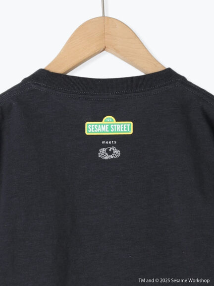 【FRUIT OF THE LOOM】クッキーモンスター&エルモ Tシャツ（チャコールグレー/キナリ）｜Samansa Mos2 Lagom（KIDS）（サマンサモスモス ラーゴム）通販