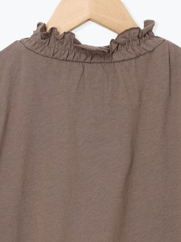 シャーリング衿カットソー（オフホワイト/チャコールグレー/トップス