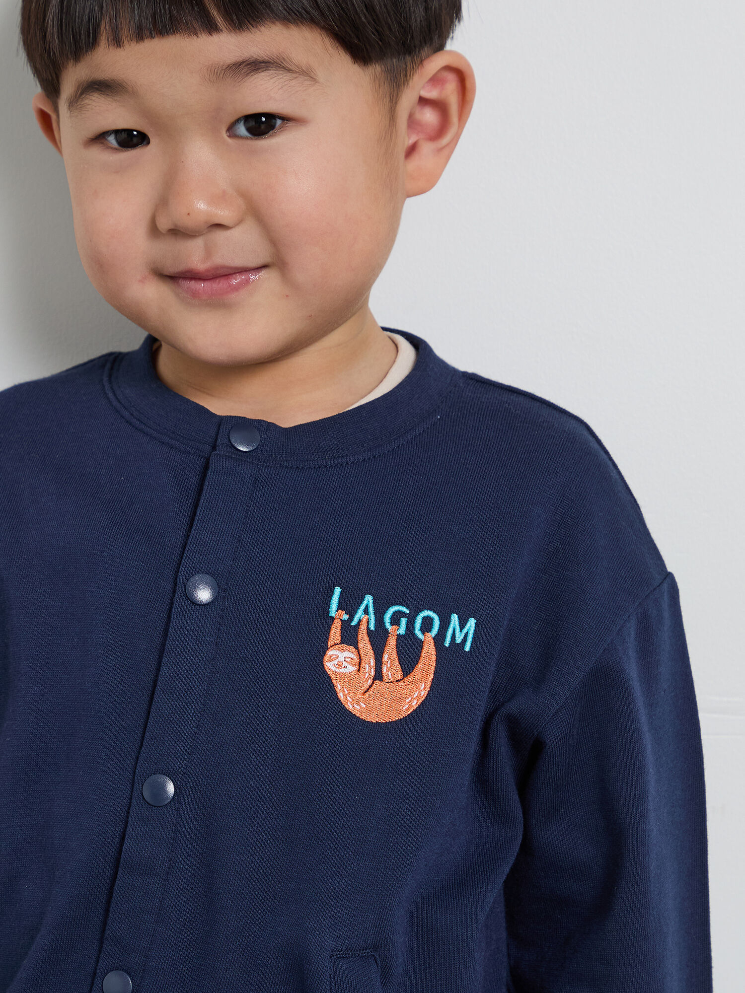 ナマケモノ刺繍ミニ裏毛カーディガン（オレンジ/ネイビー/トップス