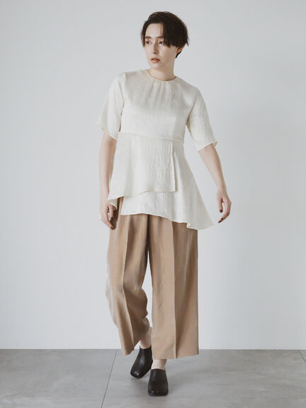 【JAPAN FABRIC】リンクルアセテートサテンペプラムブラウス《2025summer catalog item》（オフホワイト）｜Te chichi CLASSIC（テチチ クラシック）通販