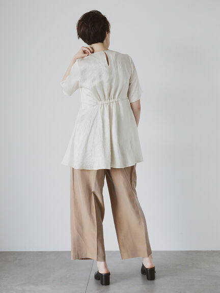【JAPAN FABRIC】リンクルアセテートサテンペプラムブラウス《2025summer catalog item》（オフホワイト）｜Te chichi CLASSIC（テチチ クラシック）通販