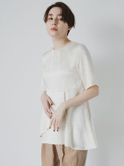 【JAPAN FABRIC】リンクルアセテートサテンペプラムブラウス《2025summer catalog item》（オフホワイト）｜Te chichi CLASSIC（テチチ クラシック）通販