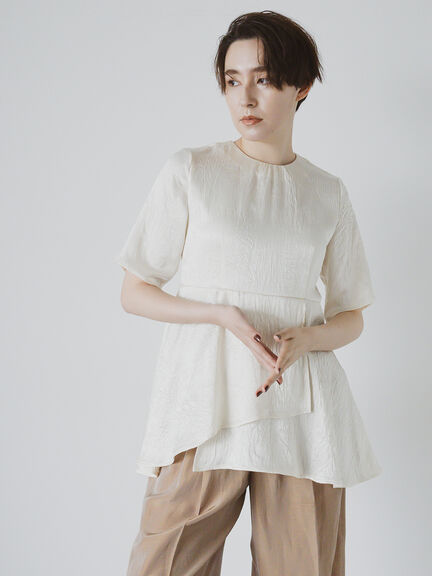 【JAPAN FABRIC】リンクルアセテートサテンペプラムブラウス《2025summer catalog item》（オフホワイト）｜Te chichi CLASSIC（テチチ クラシック）通販