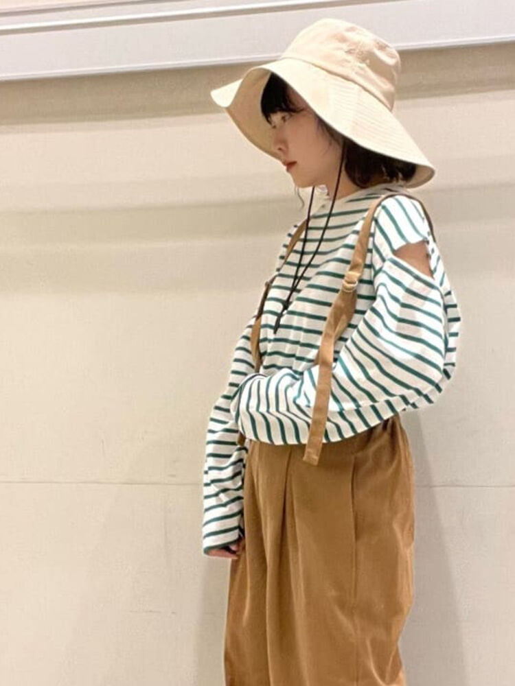 お値下げ不可jacquemus カットアウトオフショルダートップス-