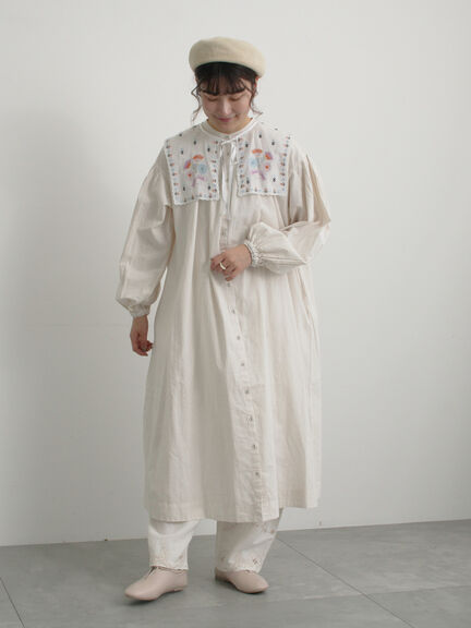 【WEB限定 Sサイズ】刺繍襟付き鉱物顔料染めワンピース（オフホワイト/ピンク/ベージュ）｜TSUHARU by Samansa Mos2（ツハルバイサマンサモスモス）通販