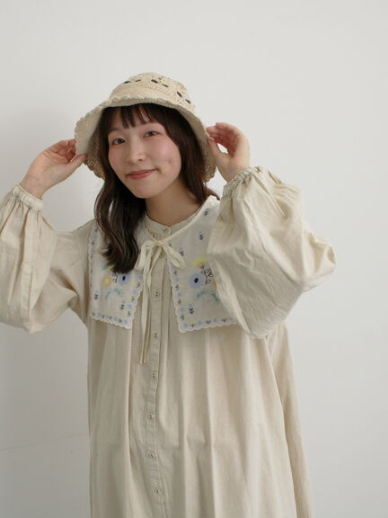 【WEB限定 Sサイズ】刺繍襟付き鉱物顔料染めワンピース（オフホワイト/ピンク/ベージュ）｜TSUHARU by Samansa Mos2（ツハルバイサマンサモスモス）通販