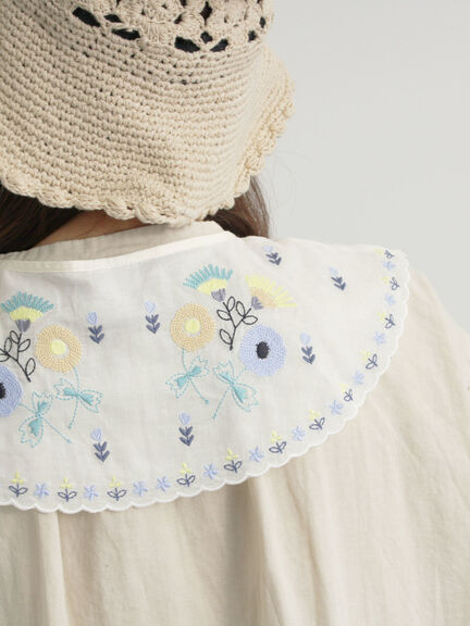 【WEB限定 Sサイズ】刺繍襟付き鉱物顔料染めワンピース（オフホワイト/ピンク/ベージュ）｜TSUHARU by Samansa Mos2（ツハルバイサマンサモスモス）通販