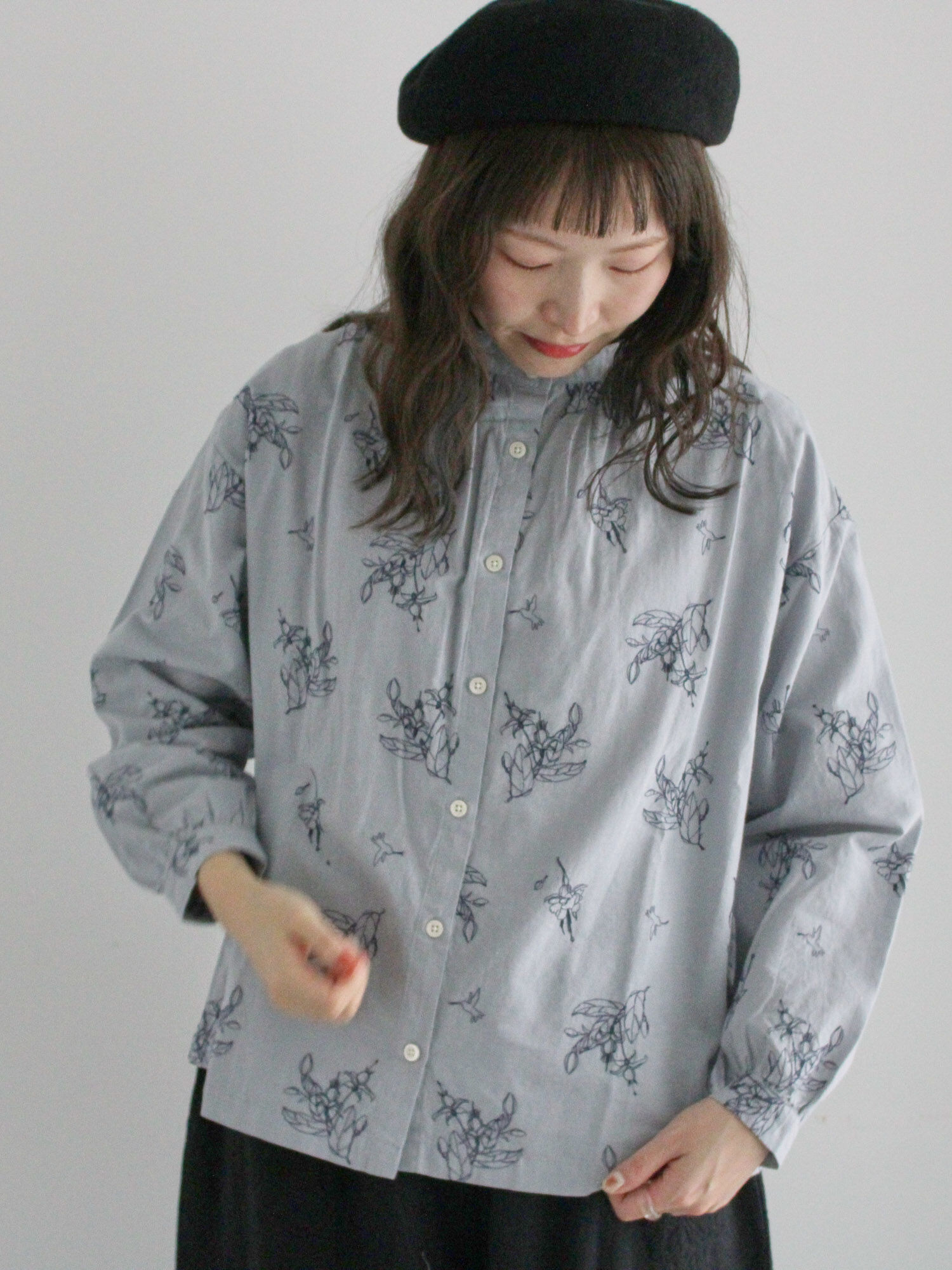 アドリエドゥサボン　シャツ　ブラウス　麻　ノーカラー　総柄　総刺繍 アドリエドゥサボン シャツ ブラウス 麻 ノーカラー 総柄 総刺繍