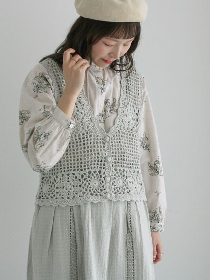 綿麻平織総柄刺繍ブラウス（ブルー/キナリ）｜TSUHARU by Samansa Mos2（ツハルバイサマンサモスモス）通販