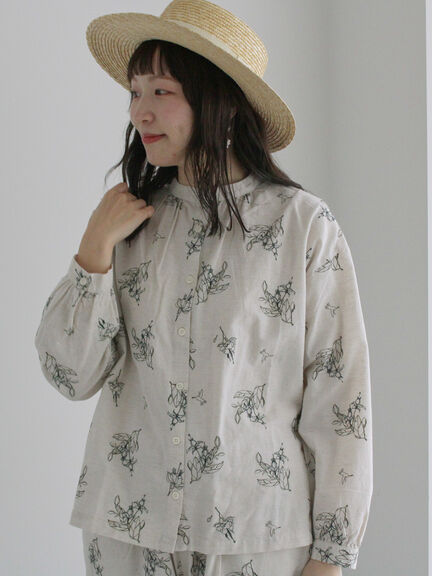綿麻平織総柄刺繍ブラウス（ブルー/キナリ）｜TSUHARU by Samansa Mos2（ツハルバイサマンサモスモス）通販