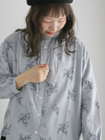 綿麻平織総柄刺繍ブラウス（ブルー/キナリ）｜TSUHARU by Samansa Mos2（ツハルバイサマンサモスモス）通販