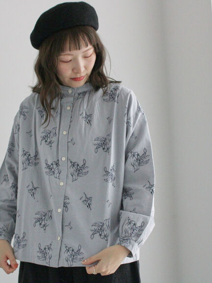 綿麻平織総柄刺繍ブラウス（ブルー/キナリ）｜TSUHARU by Samansa Mos2（ツハルバイサマンサモスモス）通販