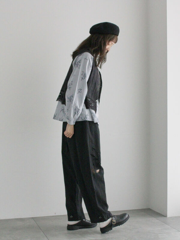 綿麻平織総柄刺繍ブラウス（ブルー/キナリ/トップス/シャツ