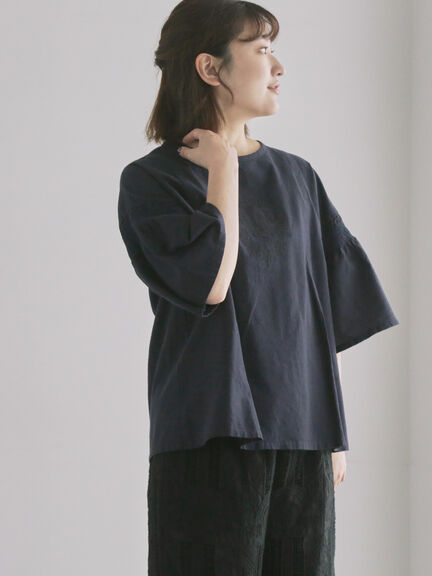 綿麻モチーフ刺繍ブラウス（サックスブルー/ネイビー）｜TSUHARU by Samansa Mos2（ツハルバイサマンサモスモス）通販