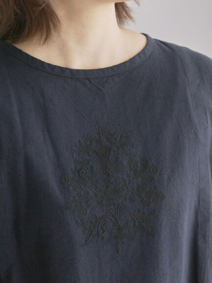 綿麻モチーフ刺繍ブラウス（サックスブルー/ネイビー）｜TSUHARU by Samansa Mos2（ツハルバイサマンサモスモス）通販