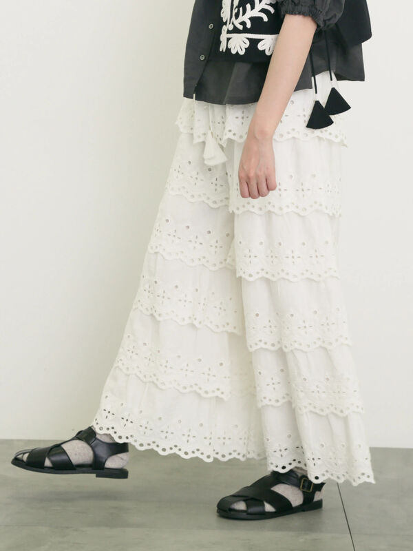 新品 ツハル ティアードスカラップレースパンツ オフＦ セール】 ティアードスカラップレースパンツ（オフホワイト