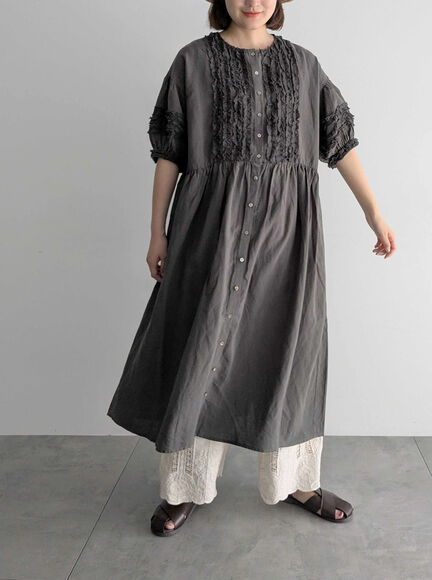 【WEB限定 Sサイズ】【WACLOTH】フリル切替ワンピース（チャコールグレー/ベージュ/グリーン）｜TSUHARU by Samansa Mos2（ツハルバイサマンサモスモス）通販