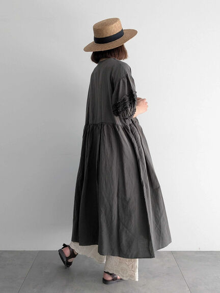 【WEB限定 Sサイズ】【WACLOTH】フリル切替ワンピース（チャコールグレー/ベージュ/グリーン）｜TSUHARU by Samansa Mos2（ツハルバイサマンサモスモス）通販