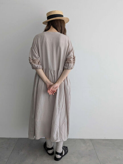 【WEB限定 Sサイズ】【WACLOTH】フリル切替ワンピース（チャコールグレー/ベージュ/グリーン）｜TSUHARU by Samansa Mos2（ツハルバイサマンサモスモス）通販