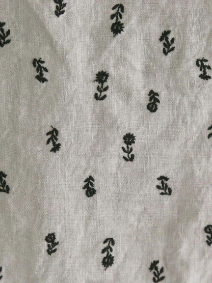 リネン小花柄総刺繍ブラウス（ブラック/キナリ）｜TSUHARU by Samansa Mos2（ツハルバイサマンサモスモス）通販