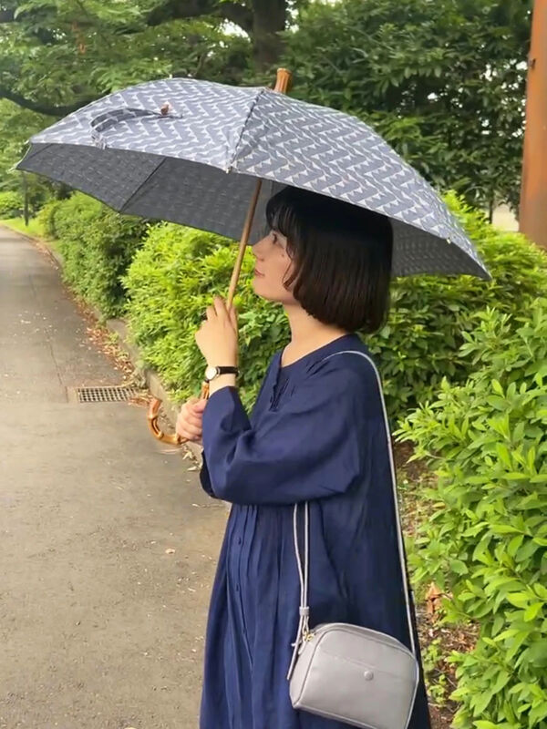 人気のクリスマスアイテムがいっぱい！ WEB限】三角模様の晴雨兼用日傘（グレー/ベージュ/ブルー/雑貨 アイドル