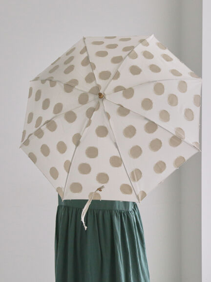 【WEB限】ドット模様の晴雨兼用日傘（ベージュ/ネイビー）｜TSUHARU by Samansa Mos2（ツハルバイサマンサモスモス）通販
