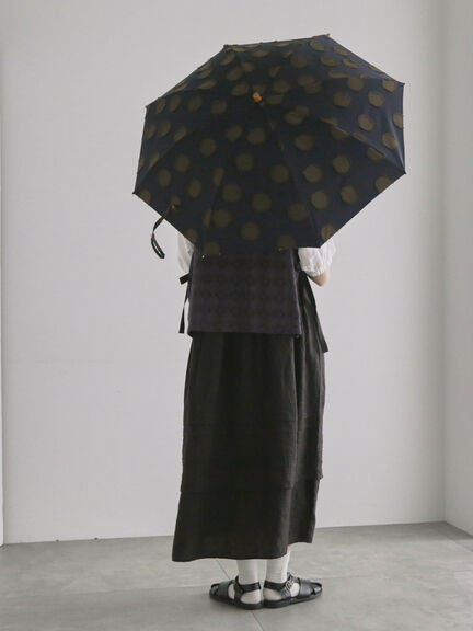 【WEB限】ドット模様の晴雨兼用日傘（ベージュ/ネイビー）｜TSUHARU by Samansa Mos2（ツハルバイサマンサモスモス）通販