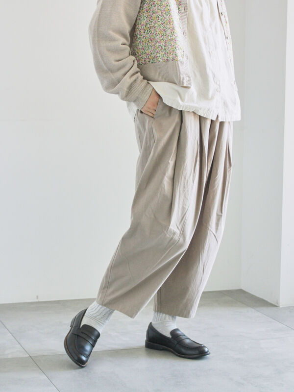 セール】 【天日干し風加工】タックギャザーパンツ（チャコールグレー