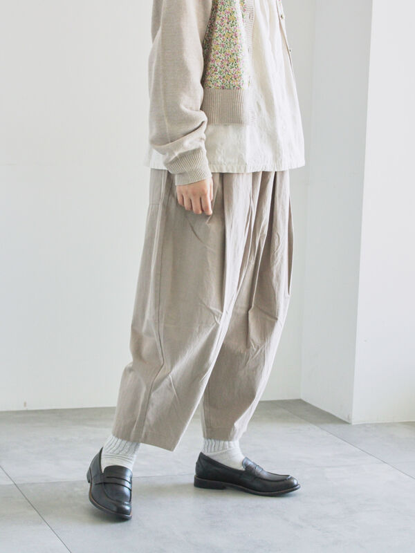 天日干し風加工】タックギャザーパンツ（チャコールグレー/ベージュ