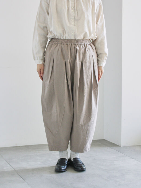さつま 天日干し風加工】タックギャザーパンツ（チャコールグレー/ベージュ
