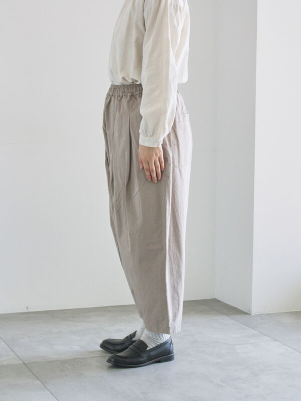 天日干し風加工】タックギャザーパンツ（チャコールグレー/ベージュ