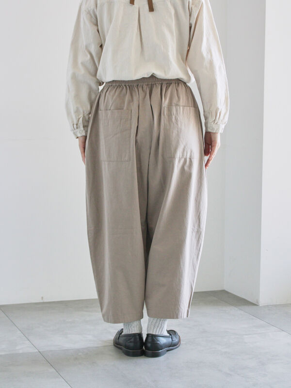 天日干し風加工】タックギャザーパンツ（チャコールグレー/ベージュ