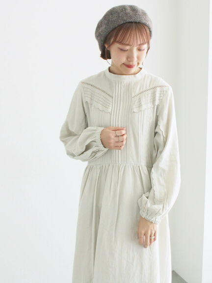 【WEB限定 Sサイズ】アンティーク風ブローチ付きワンピース（チャコールグレー/ベージュ/イエロー）｜TSUHARU by Samansa Mos2（ツハルバイサマンサモスモス）通販