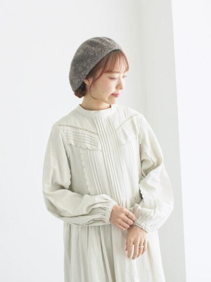 【WEB限定 Sサイズ】アンティーク風ブローチ付きワンピース（チャコールグレー/ベージュ/イエロー）｜TSUHARU by Samansa Mos2（ツハルバイサマンサモスモス）通販