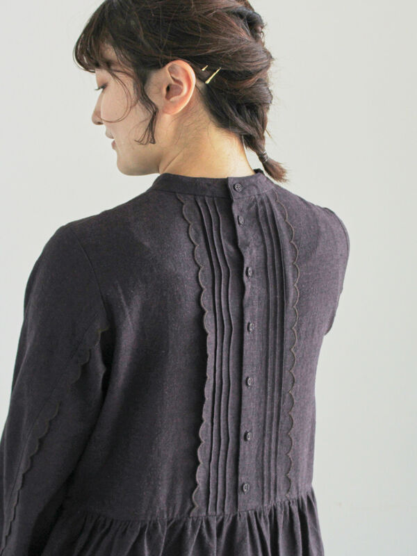 WEB限定 Sサイズ】アンティーク風ブローチ付きワンピース