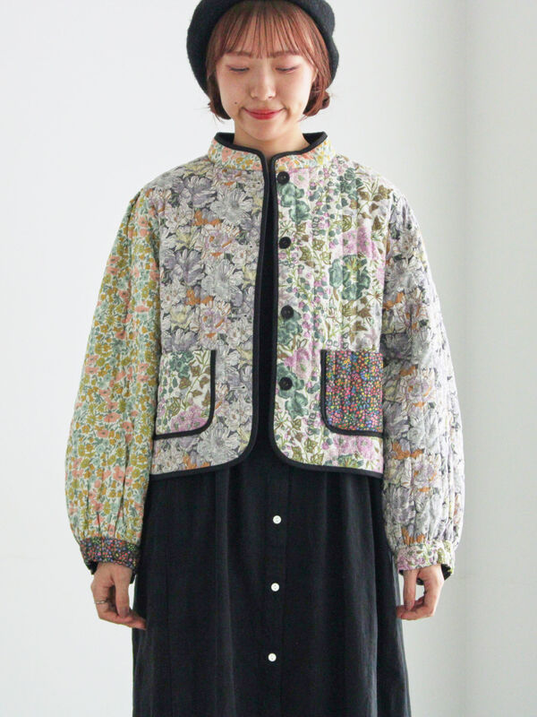 ツハルバイサマンサモスモス●フラワー柄キルトリバーシブルジャケット●人気ブラウン LIBERTY】パッチワークキルトジャケット(レッド/キナリ